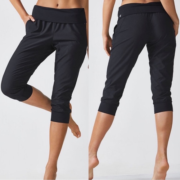 Fabletics Pants - Fabletics Labaree Foldover Waist Cropped Jogger Capri Black Size L